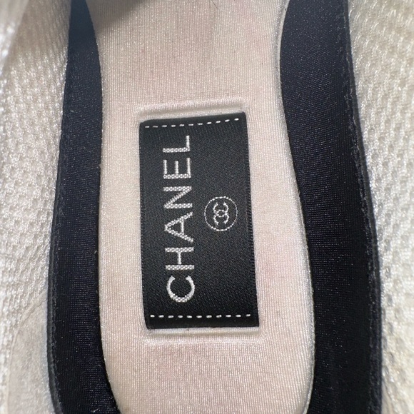 Style #G37136Y5513110 CHANEL Nylon/VE/Light size 38.5 - Picture 2 of 6